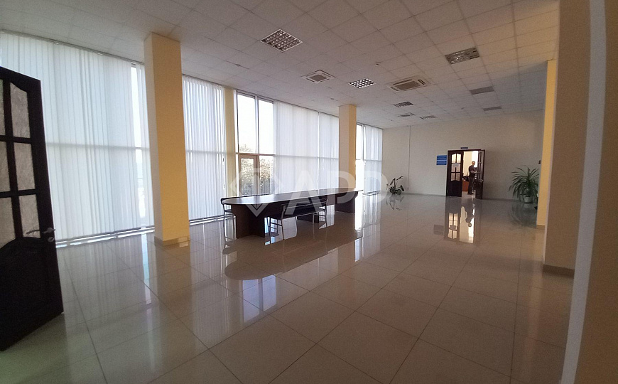 Сдам помещение свободного назначения 1050 м² фото