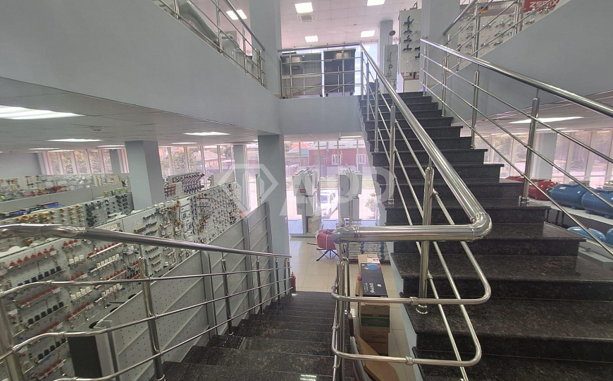 Сдам помещение свободного назначения 1050 м² фото