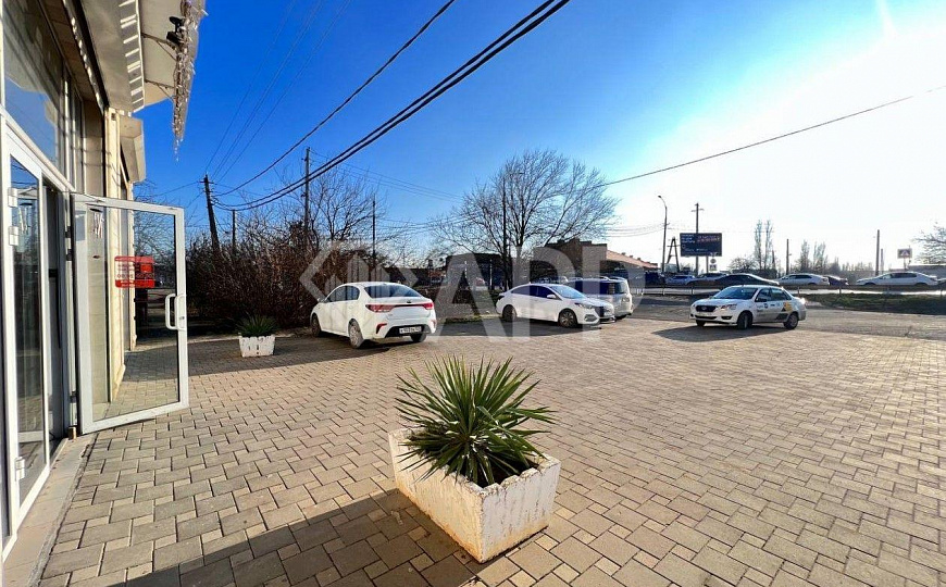 Сдаю торговое помещение, 390 м² фото