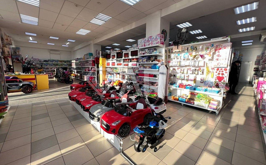 Сдаю торговое помещение, 390 м² фото