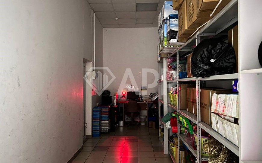 Сдаю торговое помещение, 390 м² фото