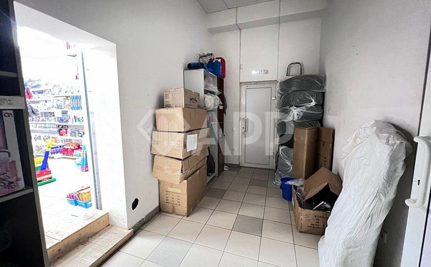 Сдаю торговое помещение, 390 м² фото