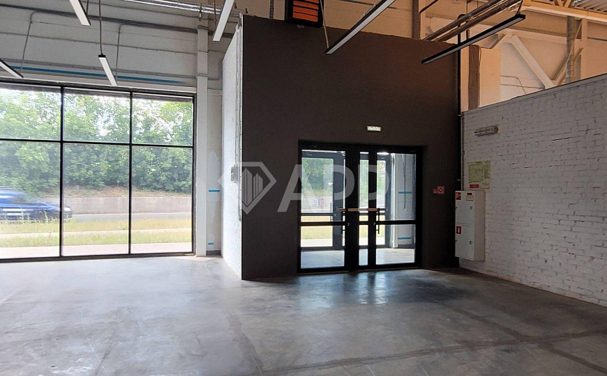 Помещения для бизнеса ТЦ «Взлетный» от 12 до 557 кв.м. фото