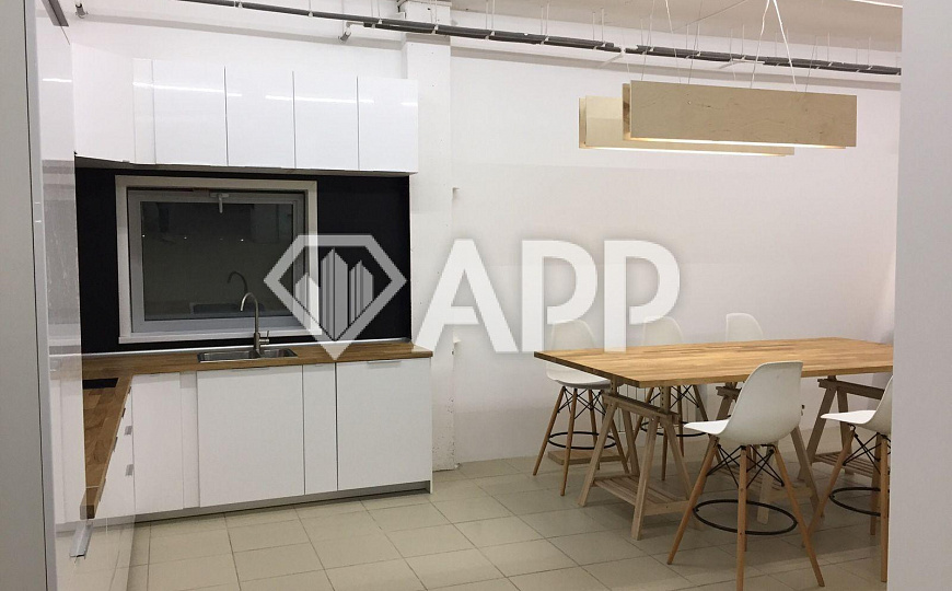 Продаю отдельно стоящее здание 1490м² на 1-ом га земли фото