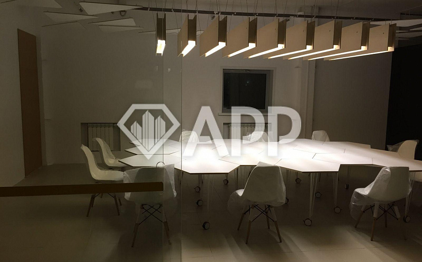 Продаю отдельно стоящее здание 1490м² на 1-ом га земли фото