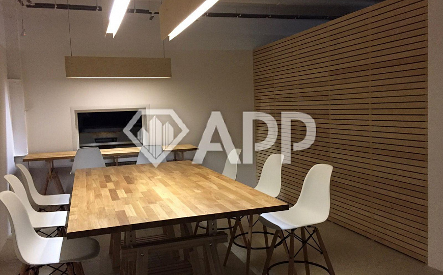 Продаю отдельно стоящее здание 1490м² на 1-ом га земли фото