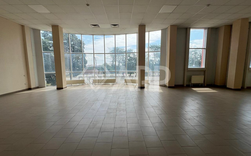 Сдам торговое помещение, 260 м² фото