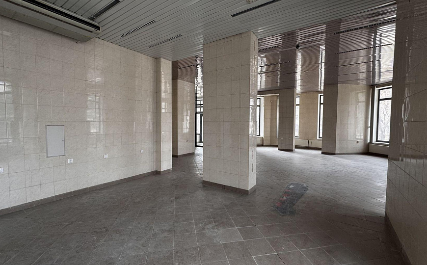 Помещение свободного назначения 458 кв.м. фото