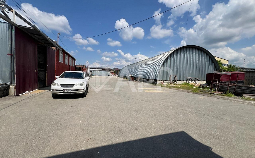 Продается производственно-торговая база площадью 3200 м², участок 68 сотки.  фото