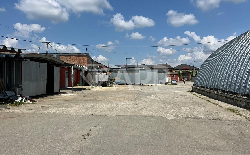 Продается производственно-торговая база площадью 3200 м², участок 68 сотки.  фото