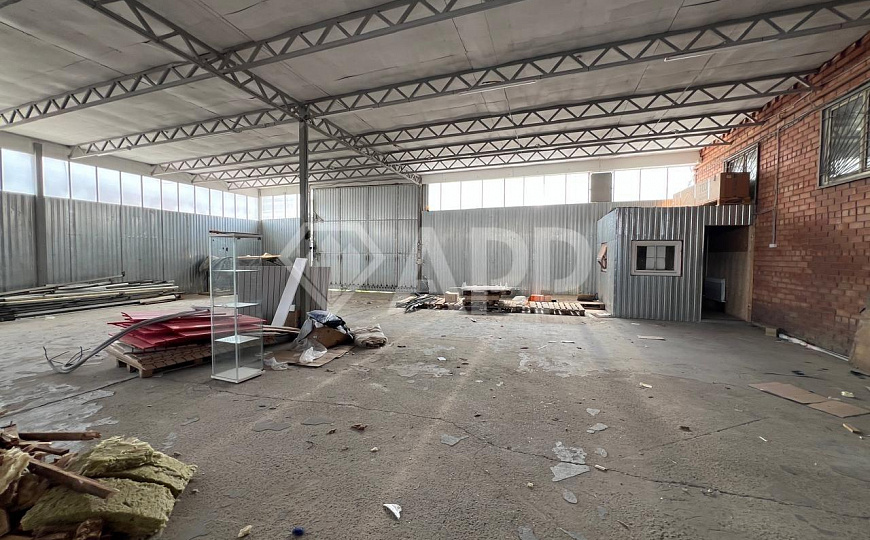 Продается производственно-торговая база площадью 3200 м², участок 68 сотки.  фото