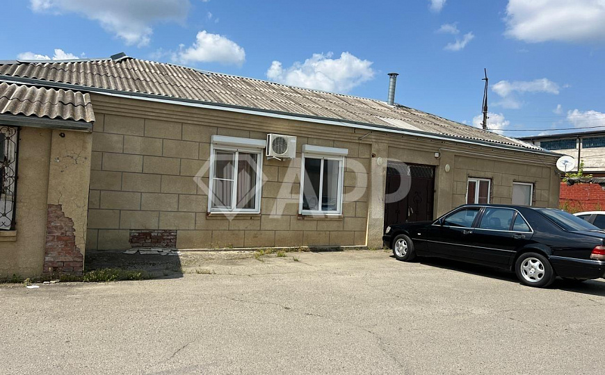 Продается производственно-торговая база площадью 3200 м², участок 68 сотки.  фото