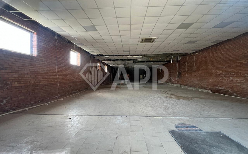 Продается производственно-торговая база площадью 3200 м², участок 68 сотки.  фото