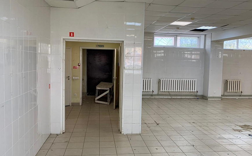 Сдам торговое помещение, 299,7 м² фото