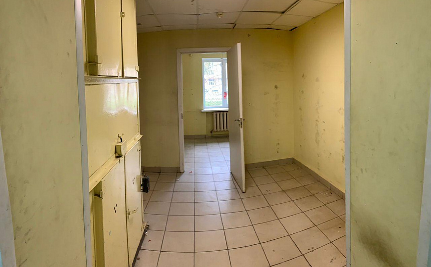 Сдам торговое помещение, 299,7 м² фото