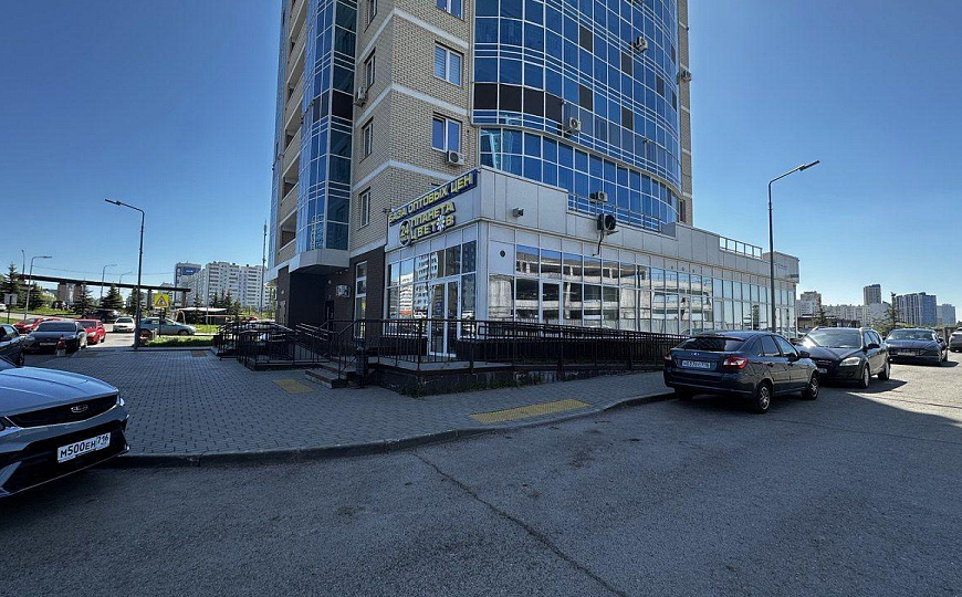 Сдаются помещения свободного назначения  227 м² фото