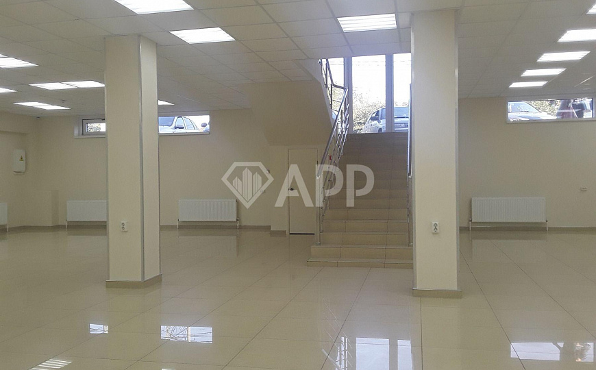 Сдам торговое помещение общей площадью 202 м² в цокольном этаже  фото