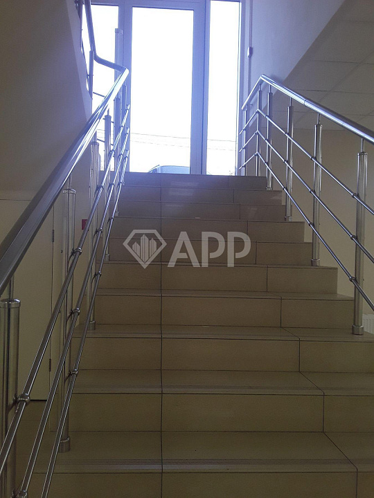 Сдам торговое помещение общей площадью 202 м² в цокольном этаже  фото