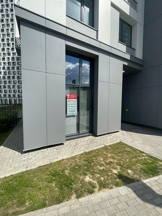 Угловое помещение с отличным ремонтом 42,9 м.кв. фото