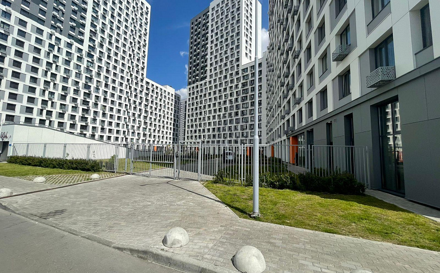 Угловое помещение с отличным ремонтом 42,9 м.кв. фото