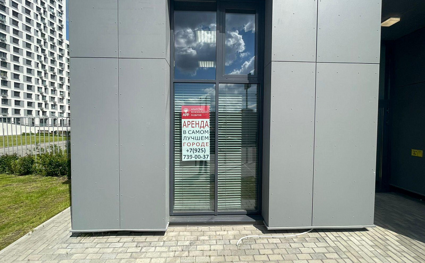 Угловое помещение с отличным ремонтом 42,9 м.кв. фото