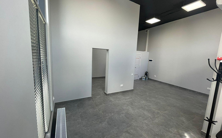 Угловое помещение с отличным ремонтом 42,9 м.кв. фото