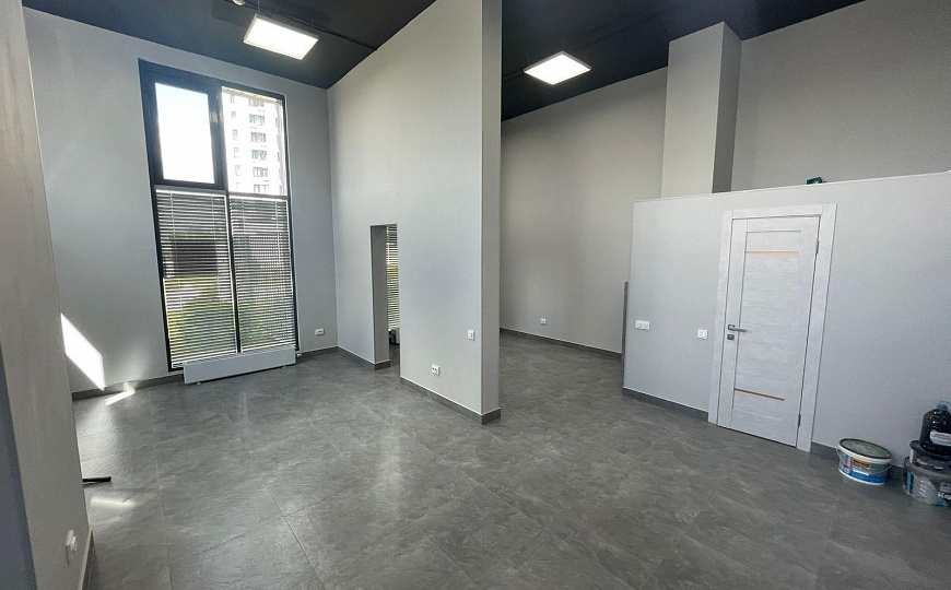 Угловое помещение с отличным ремонтом 42,9 м.кв. фото