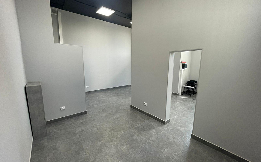 Угловое помещение с отличным ремонтом 42,9 м.кв. фото