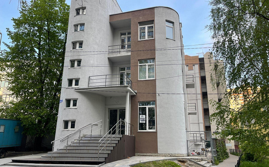 Здание 653,4м² Земельный участок 5 соток фото