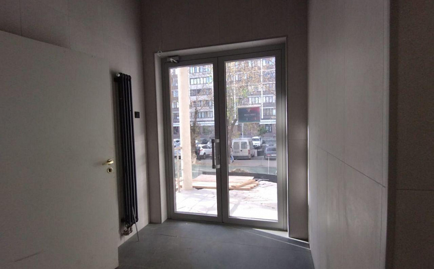 Здание 653,4м² Земельный участок 5 соток фото