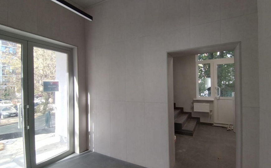 Здание 653,4м² Земельный участок 5 соток фото