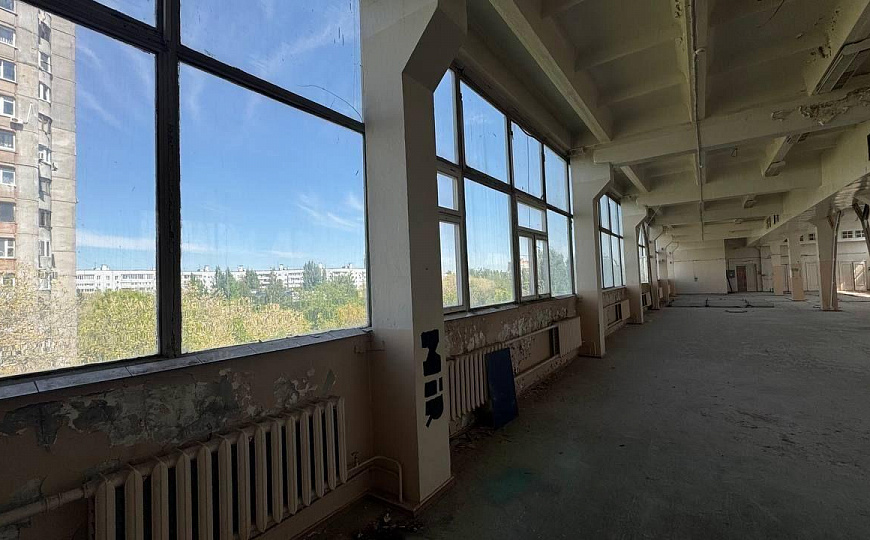 Помещение 1 338 м² с долей земли фото