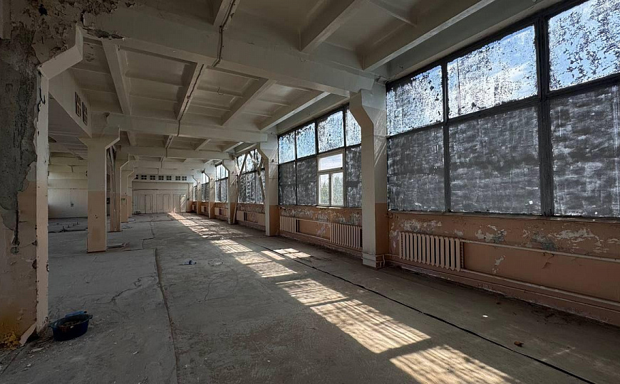 Помещение 1 338 м² с долей земли фото