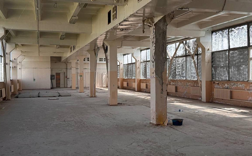 Помещение 1 338 м² с долей земли фото