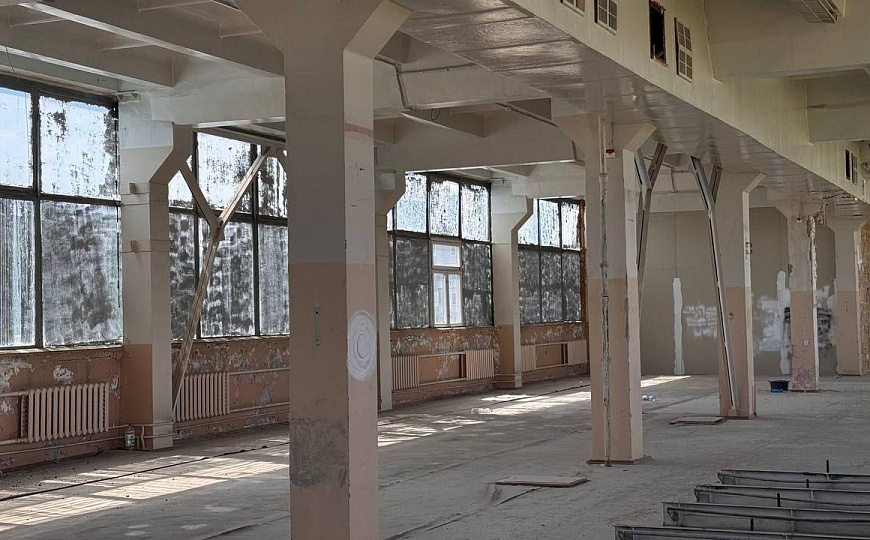 Помещение 1 338 м² с долей земли фото