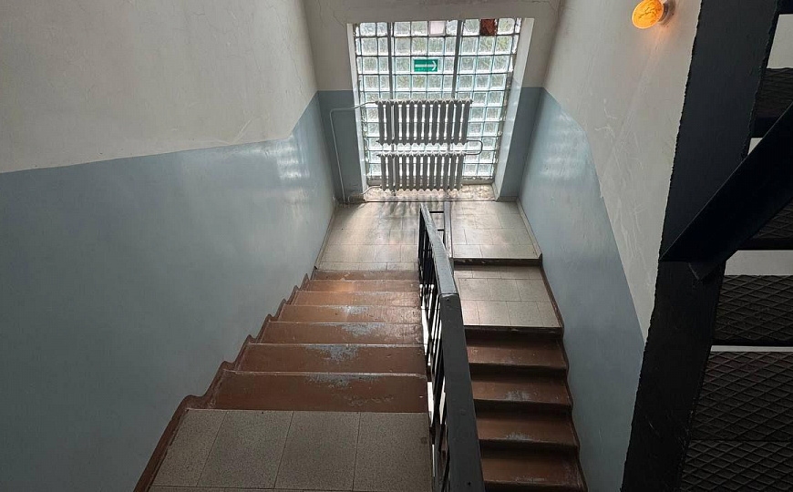 Помещение 1 338 м² с долей земли фото