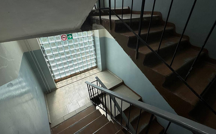 Помещение 1 338 м² с долей земли фото