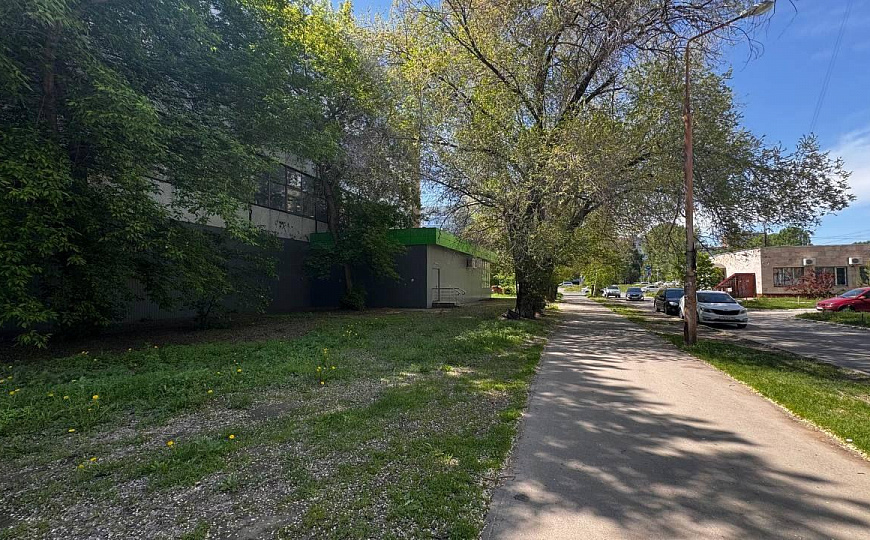 Помещение 1 338 м² с долей земли фото