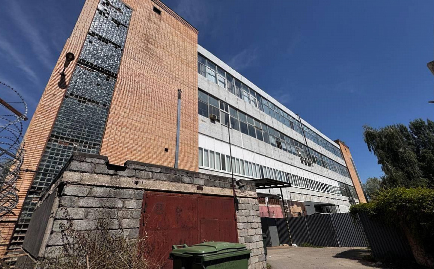 Помещение 1 338 м² с долей земли фото