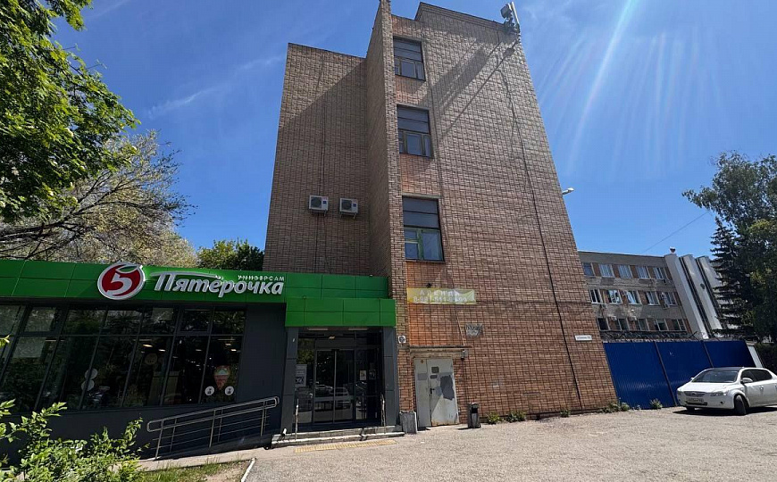 Помещение 1 338 м² с долей земли фото