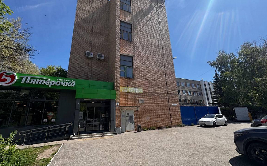 Помещение 1 338 м² с долей земли фото