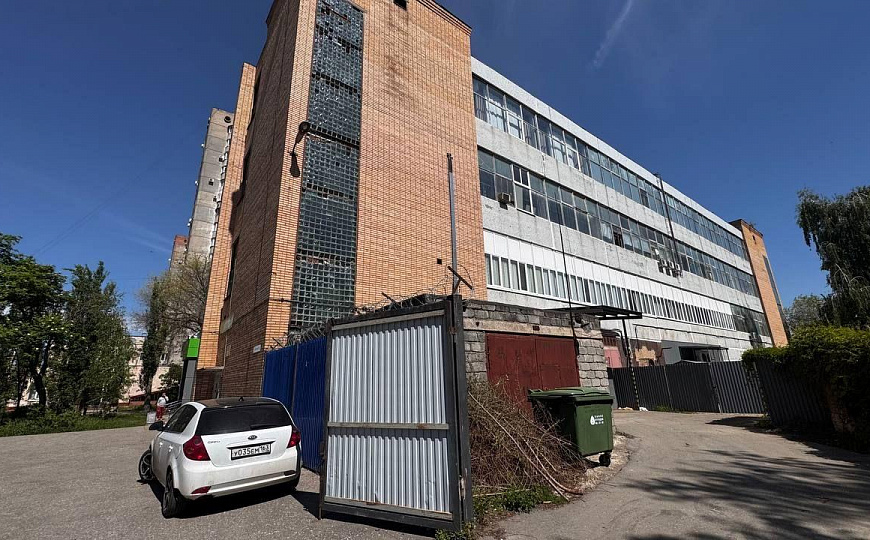 Помещение 1 338 м² с долей земли фото