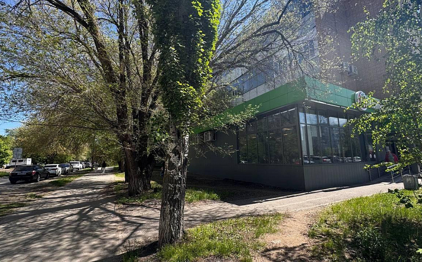 Помещение 1 338 м² с долей земли фото