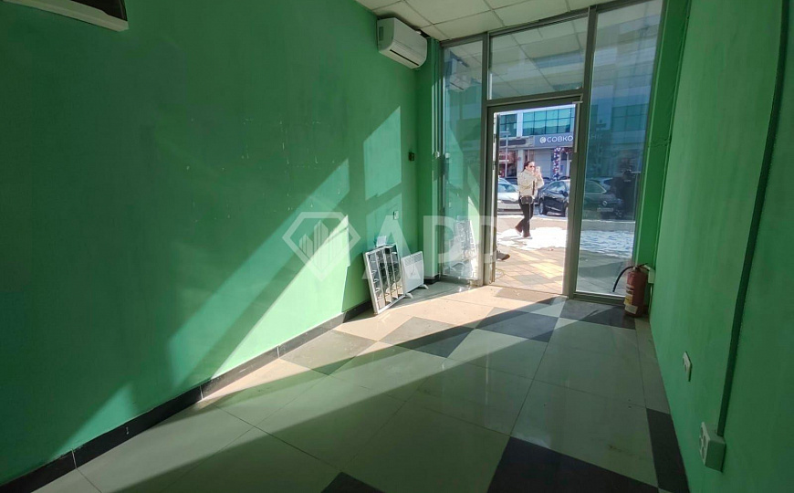 Сдаю торговое помещение, 12 м² фото