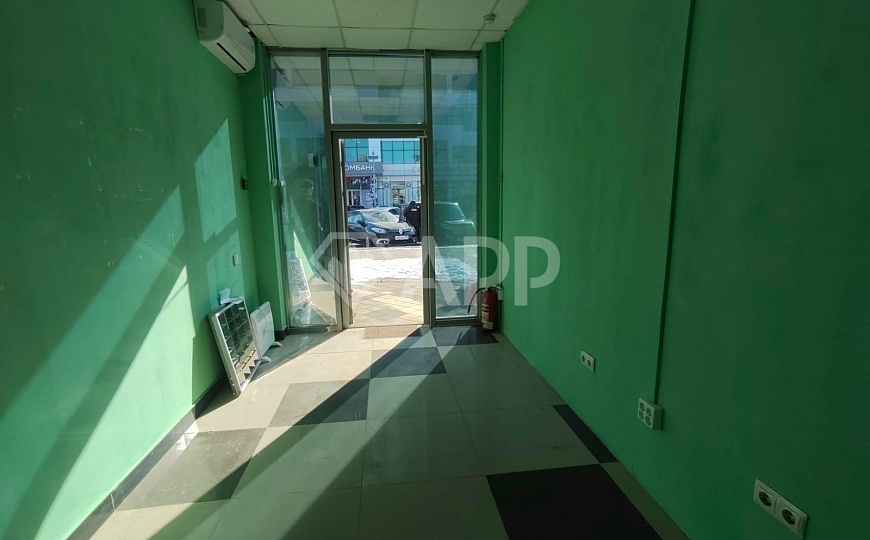 Сдаю торговое помещение, 12 м² фото