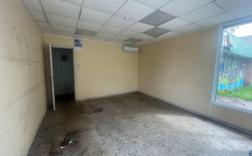 Сдам торговое помещение 28м² на 1 линии с высоким трафиком фото