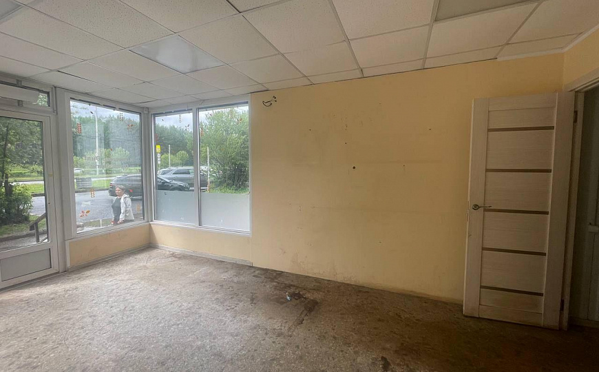 Сдам торговое помещение 28м² на 1 линии с высоким трафиком фото