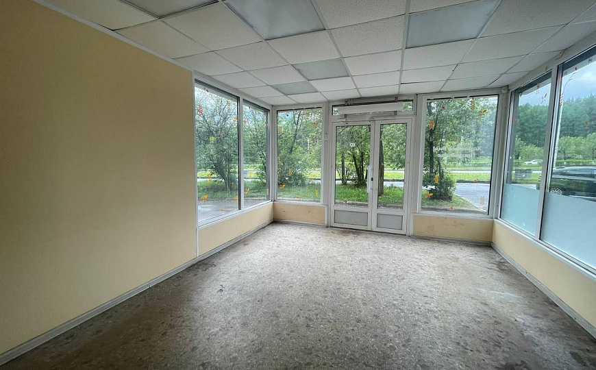 Сдам торговое помещение 28м² на 1 линии с высоким трафиком фото