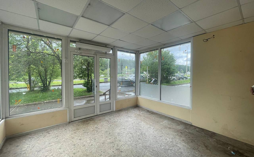 Сдам торговое помещение 28м² на 1 линии с высоким трафиком фото