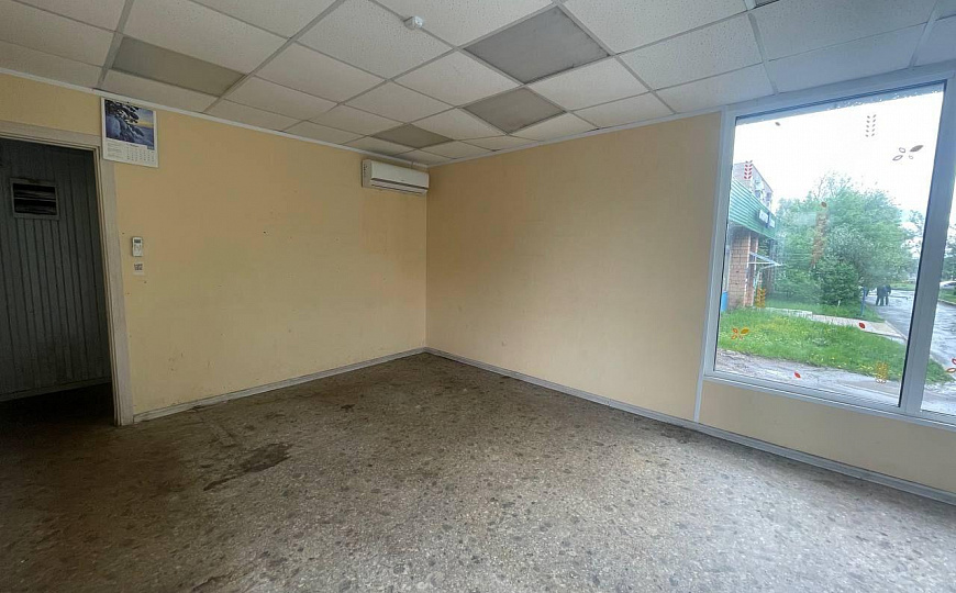 Сдам торговое помещение 28м² на 1 линии с высоким трафиком фото